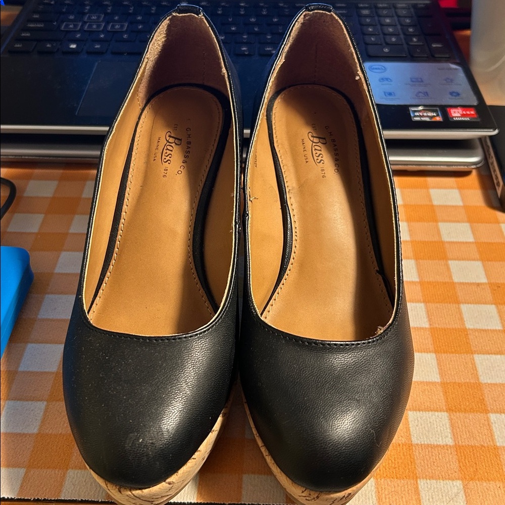 G.H.Bass & Co. Shoe's Size 5.5 Med.